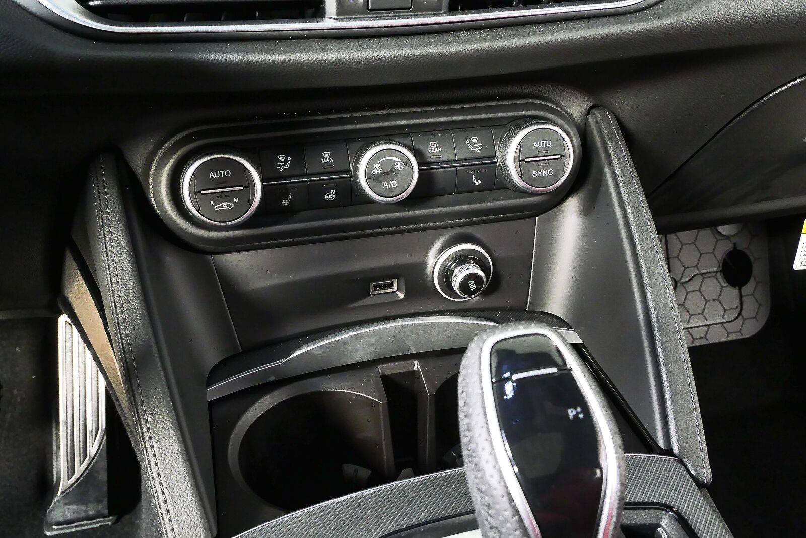 New 2026 Alfa Romeo Stelvio Sprint AWD/4WD image 18