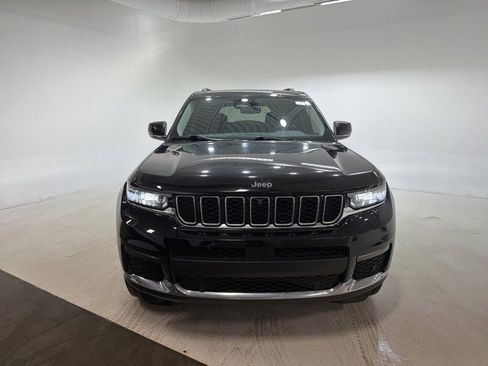 Used 2023 Jeep Grand Cherokee L Limited w/ Luxury Tech Group II image 3