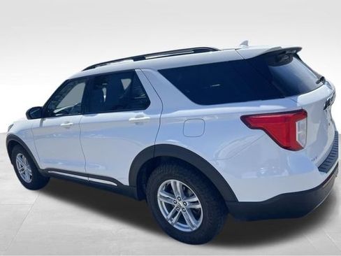 Used 2022 Ford Explorer XLT w/ Equipment Group 202A AWD/4WD image 14