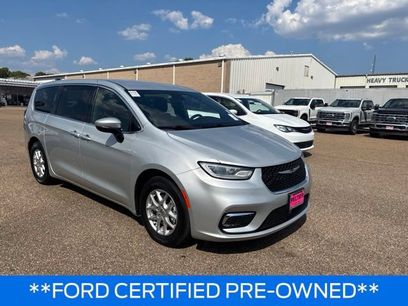 Used 2023 Chrysler Pacifica Touring