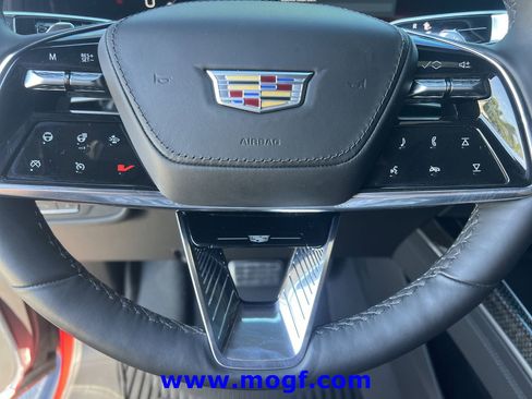 Used 2025 Cadillac Escalade V AWD/4WD image 11