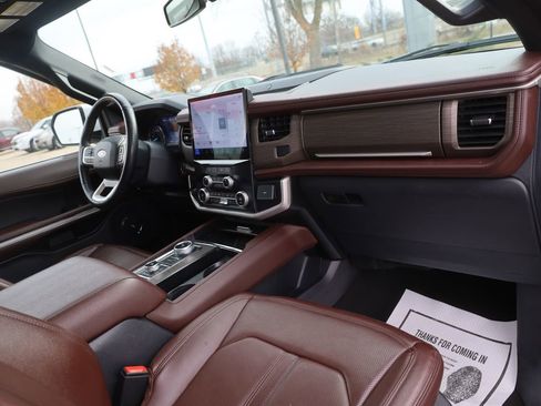 Used 2024 Ford Expedition Limited image 16
