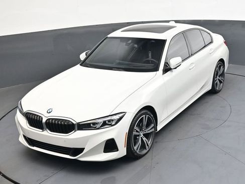 Used 2023 BMW 330i Sedan w/ Premium Package image 32