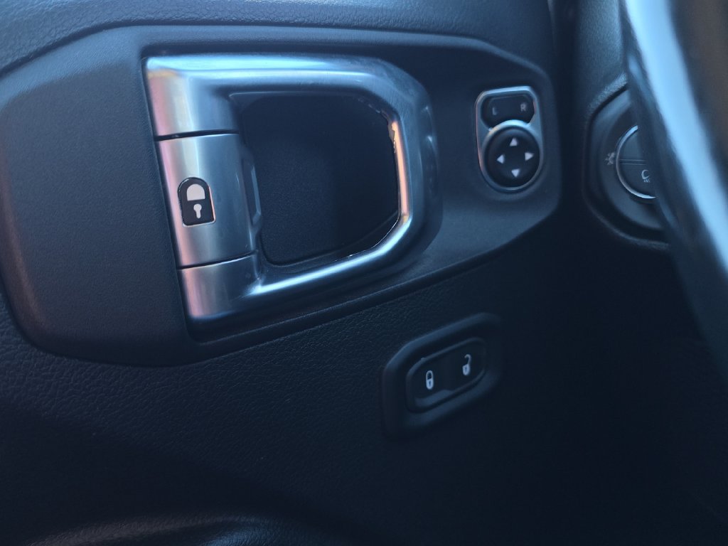Used 2022 Jeep Gladiator Sport AWD/4WD image 11
