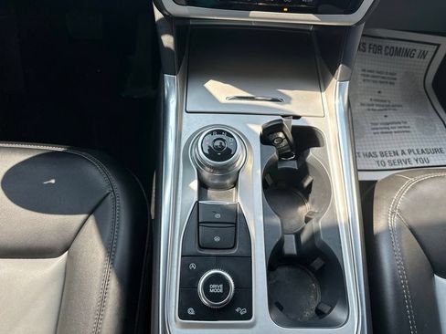 Used 2023 Ford Explorer XLT w/ Equipment Group 202A AWD/4WD image 19