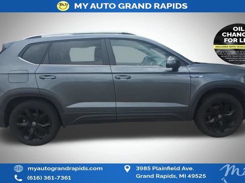 Used 2023 Volkswagen Taos SE w/ Panoramic Sunroof Package AWD/4WD image 40