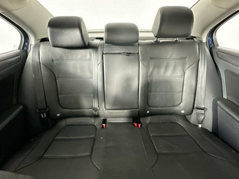 Used 2012 Volkswagen Jetta SE FWD image 13
