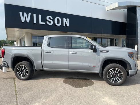 Used 2025 GMC Sierra 1500 AT4 w/ Technology Package AWD/4WD image 2