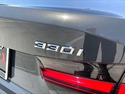Used 2024 BMW 330i Sedan w/ Premium Package RWD image 9
