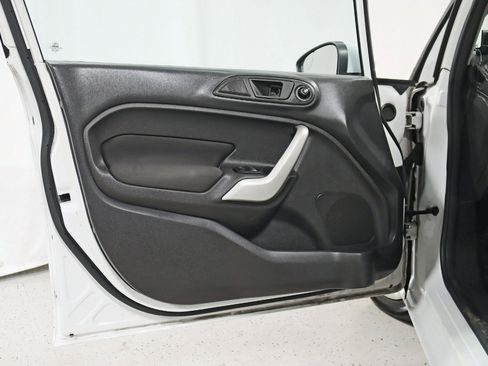 Used 2013 Ford Fiesta SE image 26
