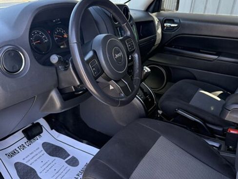 Used 2017 Jeep Patriot Latitude AWD/4WD image 16