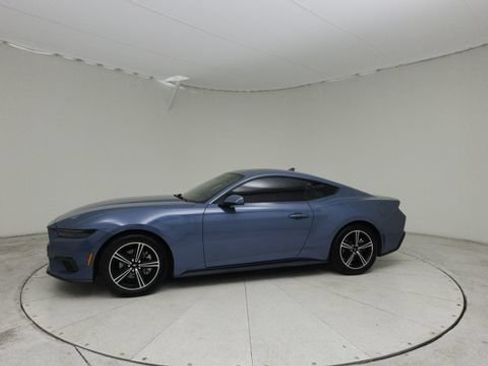 Used 2025 Ford Mustang Coupe RWD image 2