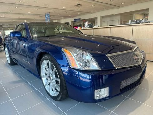 Used 2007 Cadillac XLR V RWD image 3