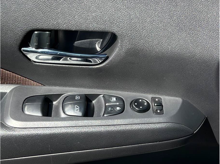 Used 2024 Nissan Kicks SR FWD image 17