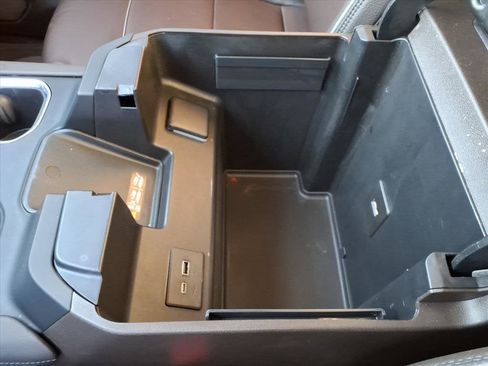 Used 2024 GMC Sierra 2500 Denali w/ Denali Reserve Package image 17