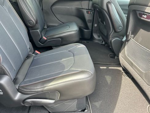New 2027 Chrysler Pacifica Select AWD/4WD image 20