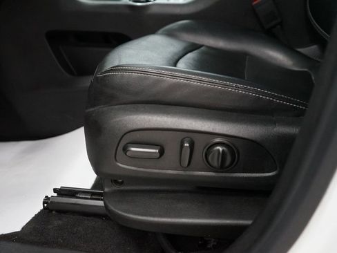 Used 2023 GMC Terrain SLT image 26