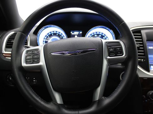 Used 2013 Chrysler 300 image 26