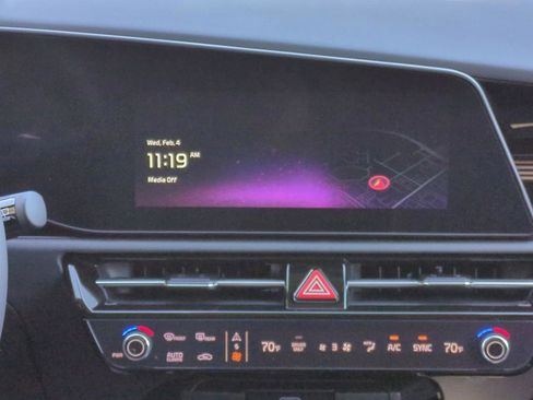 New 2025 Kia Niro EX Touring image 18