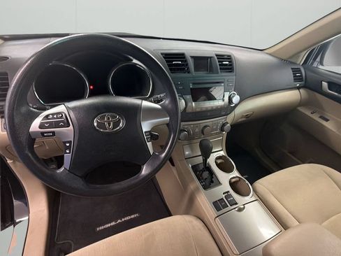 Used 2012 Toyota Highlander FWD w/ Tech Pkg image 9