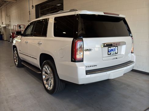 Used 2018 GMC Yukon Denali AWD/4WD image 3