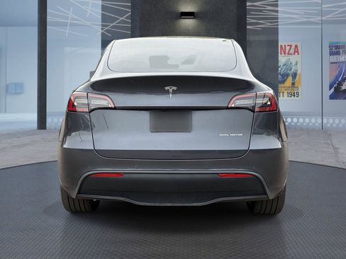 Used 2022 Tesla Model Y Long Range AWD/4WD image 5