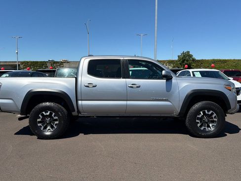 Used 2020 Toyota Tacoma TRD Off-Road w/ Technology Package AWD/4WD image 3