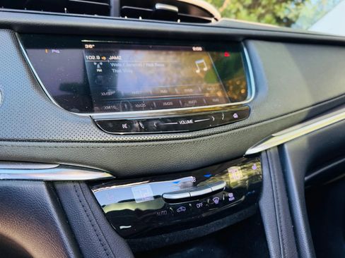 Used 2017 Cadillac XT5 Luxury image 48