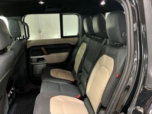 Used 2023 Land Rover Defender 130 X-Dynamic SE image 28