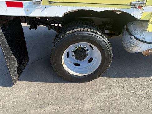 Used 2019 Ford F550 2WD Regular Cab Super Duty image 12