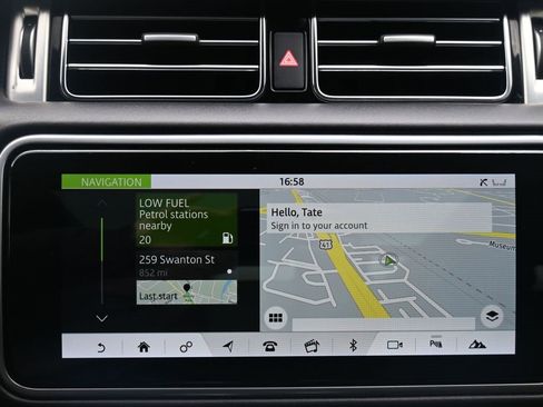 Used 2020 Land Rover Range Rover HSE image 14