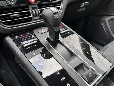 Certified 2026 Porsche Macan AWD/4WD image 21