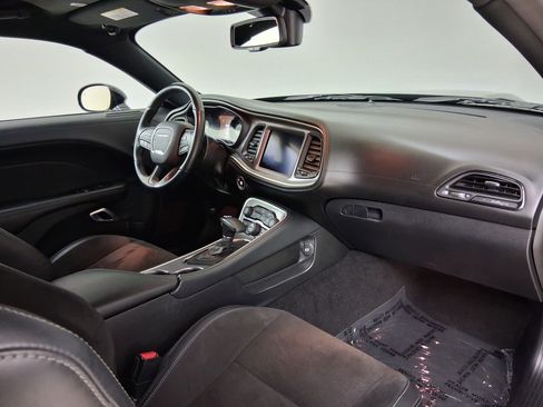 Used 2022 Dodge Challenger R/T w/ Plus Package image 32