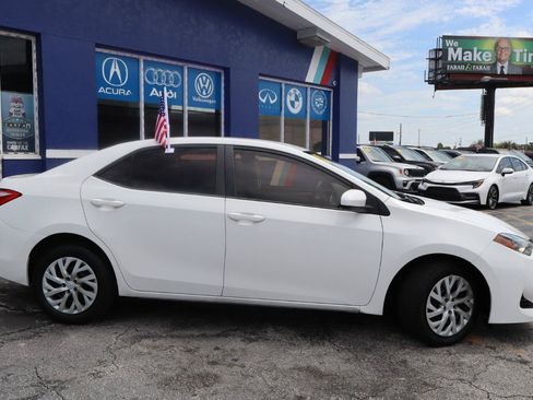 Used 2018 Toyota Corolla LE FWD image 4