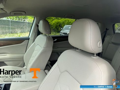 Used 2024 Volkswagen Atlas SE w/ Black Wheel Package image 11