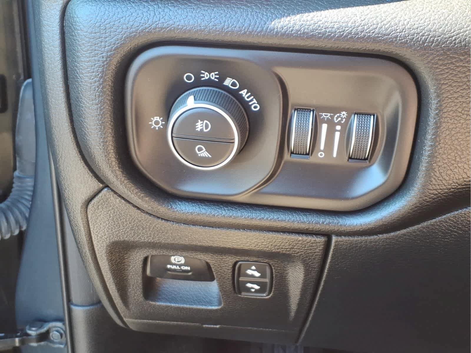 Used 2025 RAM 1500 Laramie AWD/4WD image 20