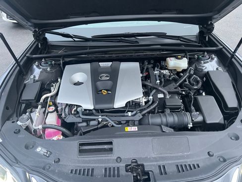 Used 2019 Lexus ES 300h w/ Accessory Package 2 image 37