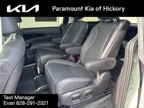 Used 2025 Kia Carnival SX Prestige image 13