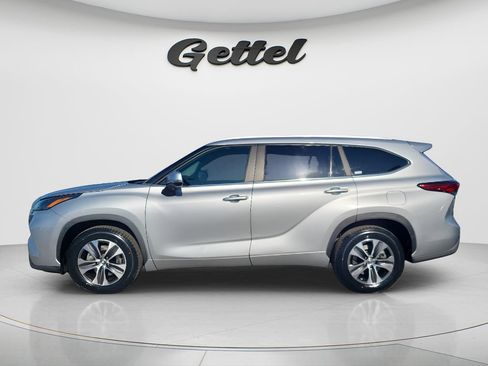 Used 2023 Toyota Highlander XLE FWD image 8