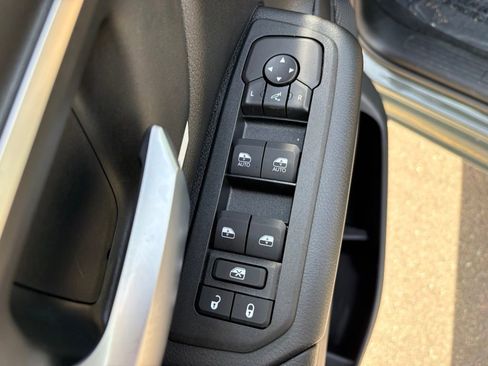 New 2026 RAM 1500 4x4 Crew Cab image 17