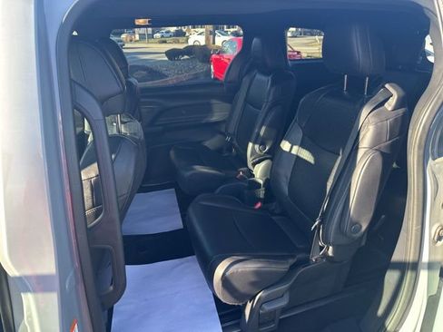 Used 2025 Toyota Sienna XLE Woodland Edition image 16