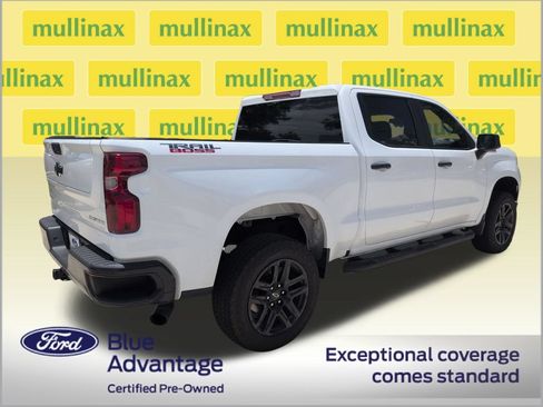 Used 2025 Chevrolet Silverado 1500 Custom Trail Boss w/ Turbomax Blackout Package AWD/4WD image 3