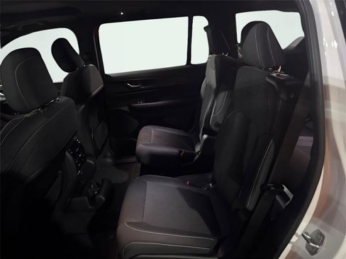 New 2025 Jeep Grand Cherokee L Laredo w/ Luxury Tech Group I image 13