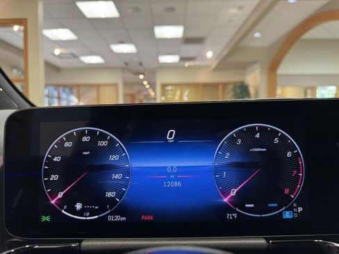Used 2025 Mercedes-Benz GLA 250 image 9