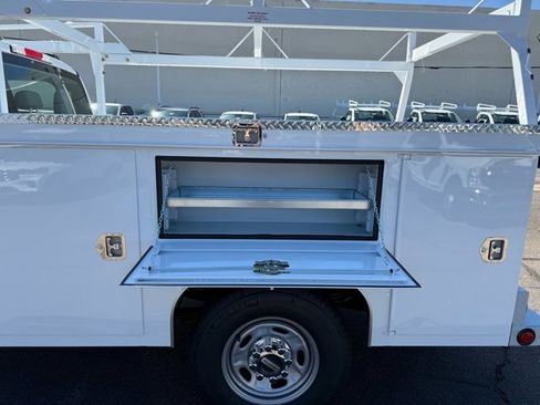 New 2026 Ford F250 XL w/ XL Chrome Package image 15