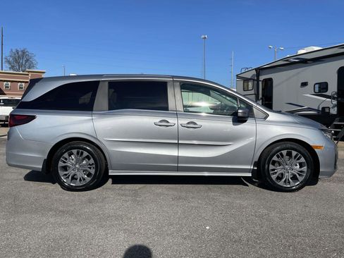 New 2026 Honda Odyssey Touring image 2