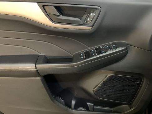 Used 2022 Ford Escape SE w/ Convenience Package image 11