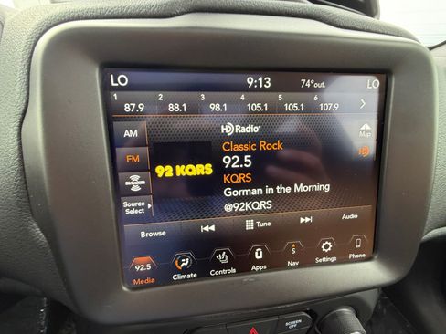 Used 2020 Jeep Renegade Altitude AWD/4WD image 28