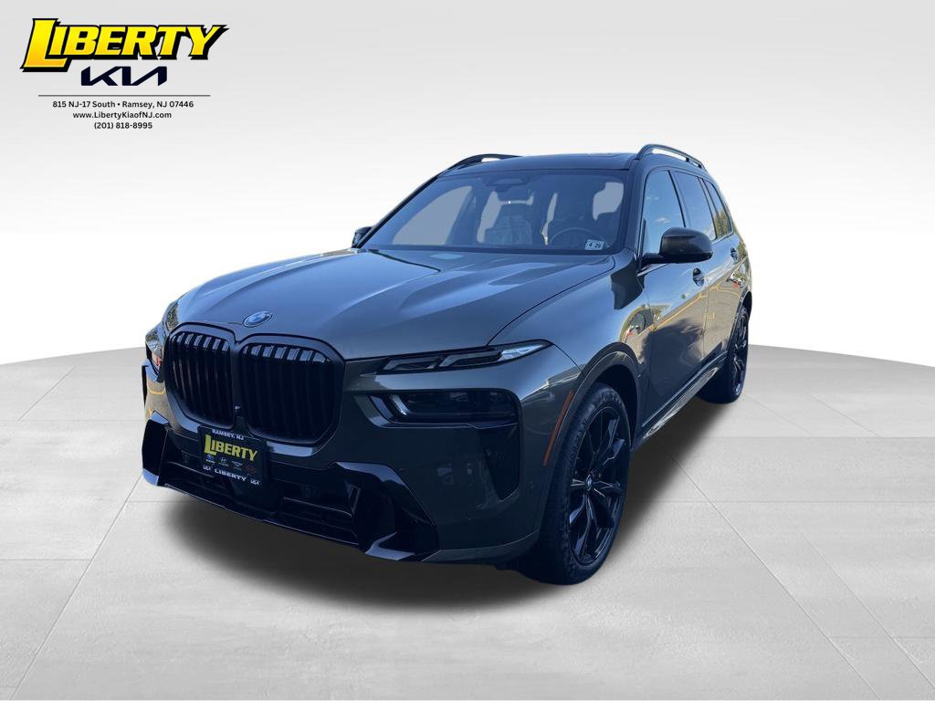 Used 2025 BMW X7 xDrive40i w/ Executive Package AWD/4WD image 3