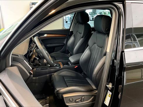 Used 2023 Audi Q5 2.0T Prestige w/ Prestige Package image 9